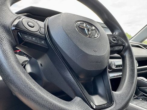 Used 2020 Toyota RAV4 XLE AWD/4WD image 16