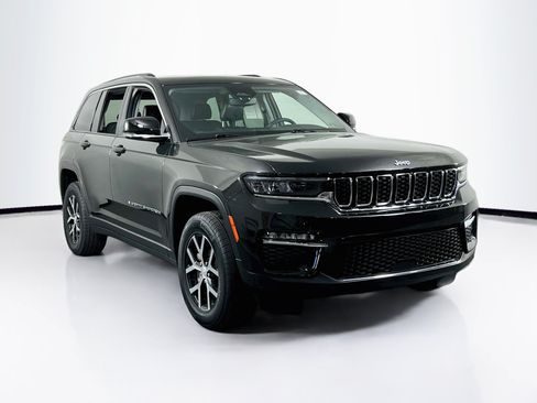 Used 2023 Jeep Grand Cherokee Limited AWD/4WD image 3