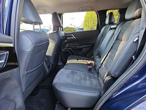 Used 2024 Mitsubishi Outlander SE image 10