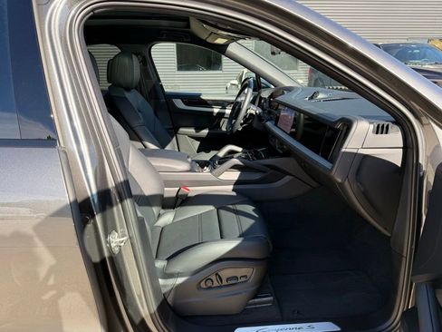 Used 2026 Porsche Cayenne S image 21