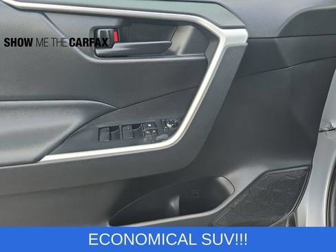 Used 2020 Toyota RAV4 LE AWD/4WD image 13