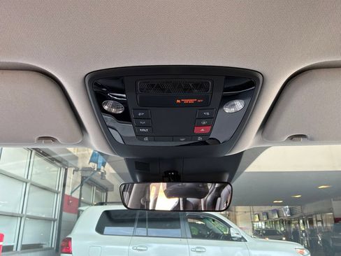 Used 2026 Kia Carnival FWD image 17