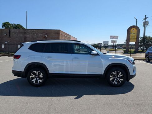 New 2026 Volkswagen Atlas SE image 2