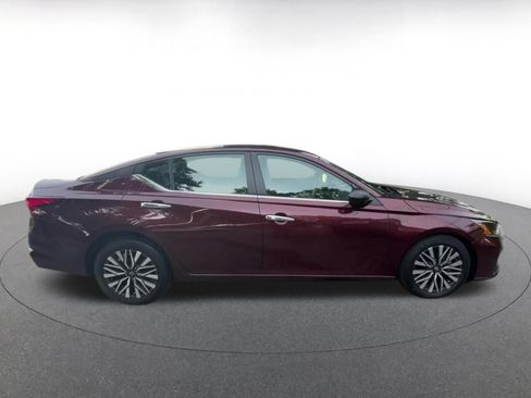 Used 2025 Nissan Altima 2.5 SV FWD image 16