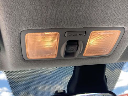 Used 2025 Hyundai Venue SEL FWD image 29