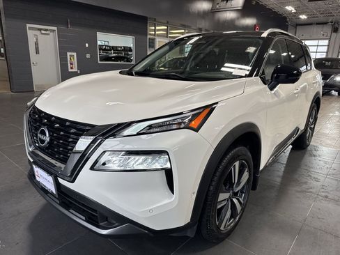 Used 2023 Nissan Rogue SL w/ SL Premium Package image 31