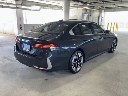Certified 2025 BMW 530i image 8