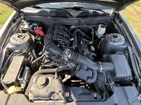 Used 2013 Ford Mustang Premium RWD image 9