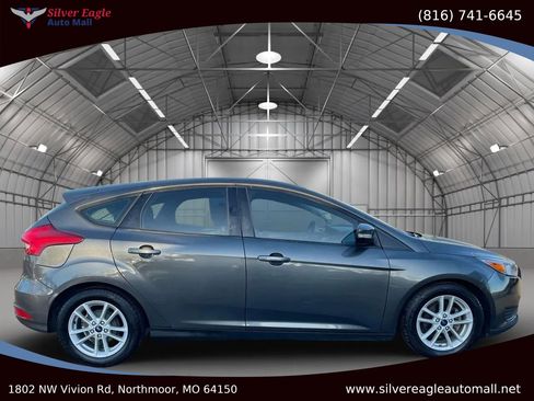 Used 2016 Ford Focus SE image 2