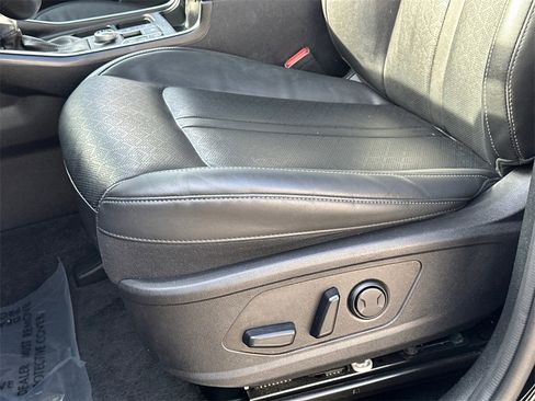 Used 2022 Kia Sorento EX w/ Panoramic Sunroof Package image 18