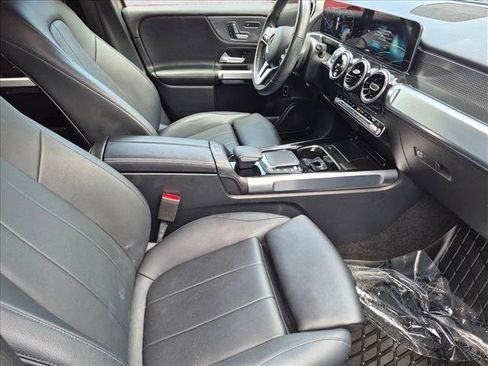 Used 2021 Mercedes-Benz GLB 250 4MATIC image 19
