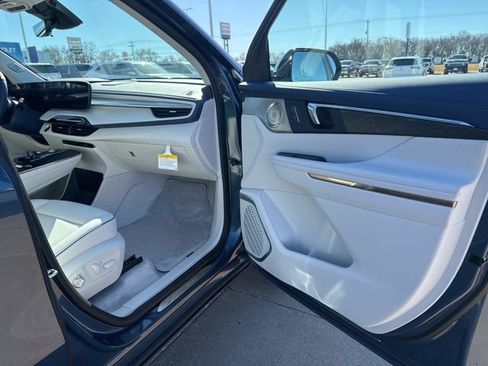 New 2026 Buick Enclave Avenir w/ Super Cruise Package AWD/4WD image 54