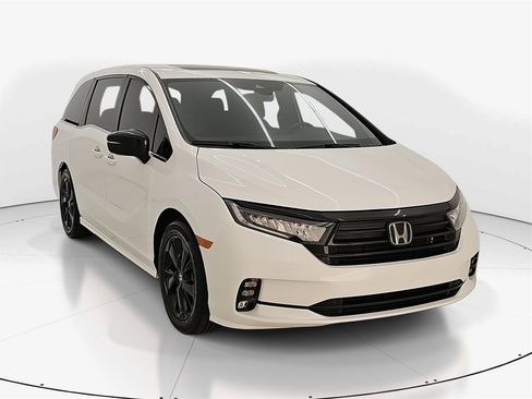 Used 2023 Honda Odyssey Sport image 3