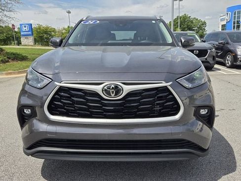 Used 2024 Toyota Highlander XLE FWD image 8