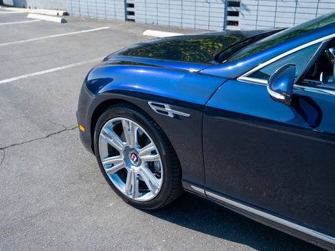 Used 2016 Bentley Continental GT image 21