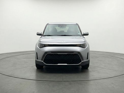 Used 2025 Kia Soul LX w/ LX Technology Package image 2