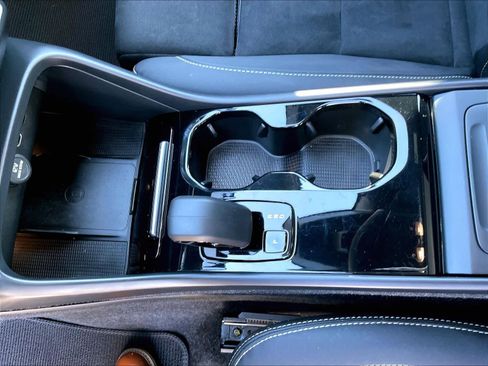 Used 2023 Volvo XC40 Recharge Plus image 20