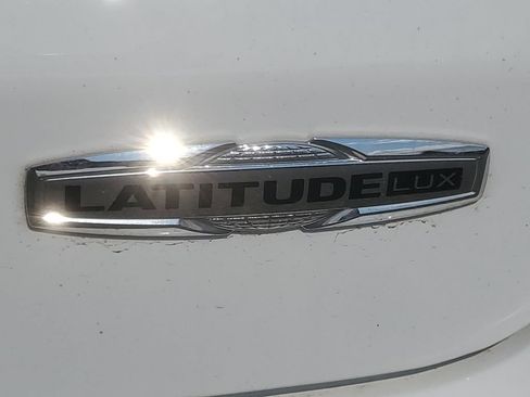 Used 2023 Jeep Compass Latitude AWD/4WD image 38