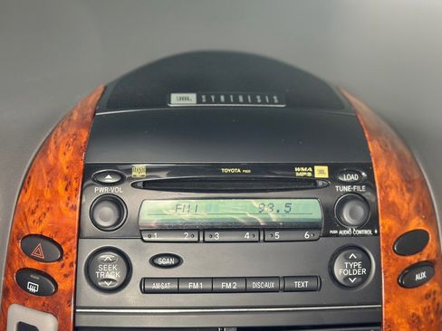 Used 2010 Toyota Sienna XLE image 21