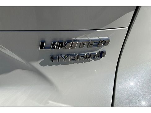 Used 2021 Toyota Venza Limited image 33