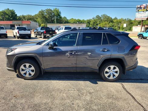 Used 2020 Toyota RAV4 LE FWD image 5
