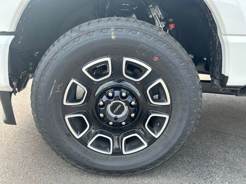 New 2025 Ford F250 Platinum w/ FX4 Off-Road Package image 9