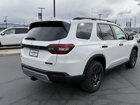 Certified 2025 Honda Pilot TrailSport image 7