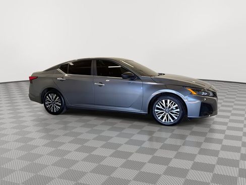 Certified 2025 Nissan Altima 2.5 SV FWD image 13