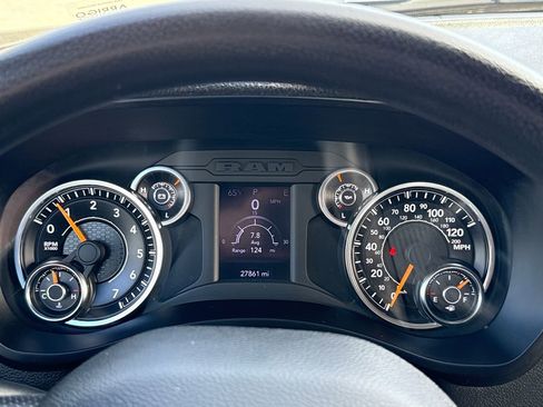 Used 2022 RAM 2500 Tradesman w/ Chrome Appearance Group image 17