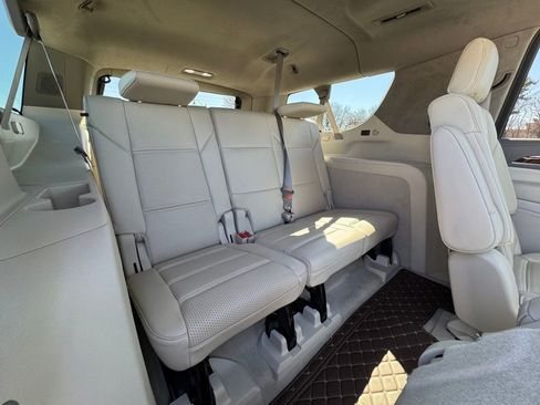 Certified 2021 Cadillac Escalade ESV Premium Luxury Platinum w/ Heavy-Duty Trailer Package image 35