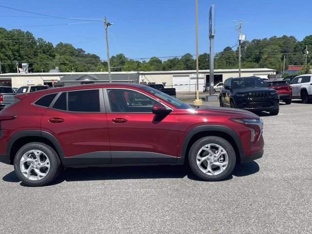 Used 2024 Chevrolet Trax LS w/ LS Convenience Package FWD image 2