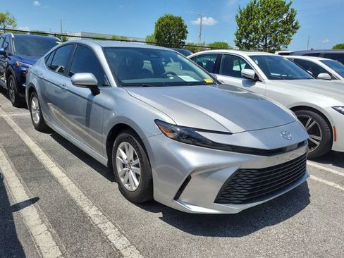Used 2025 Toyota Camry LE w/ Convenience Package FWD image 3