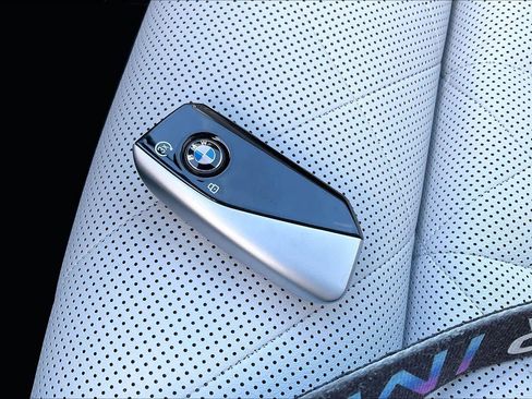 Used 2025 BMW X7 xDrive40i w/ Executive Package image 28