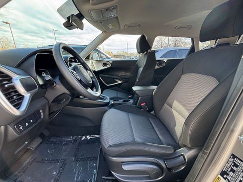 Used 2025 Kia Soul LX w/ LX Technology Package image 36