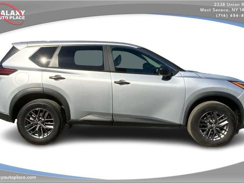 Used 2024 Nissan Rogue S image 4