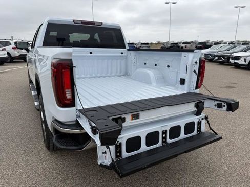 New 2026 GMC Sierra 1500 SLT image 9