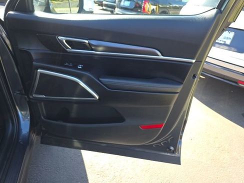 Used 2024 Kia Telluride LX image 20