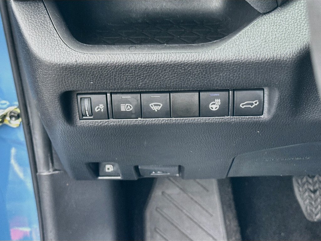 Used 2022 Toyota RAV4 SE w/ Convenience Package AWD/4WD image 10