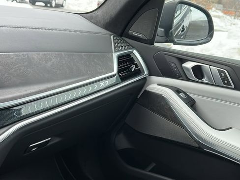 Used 2025 BMW X7 xDrive40i w/ Premium Package image 20