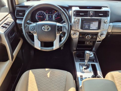 Used 2018 Toyota 4Runner SR5 AWD/4WD image 2