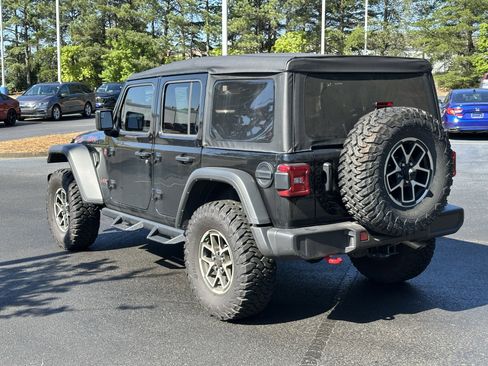 Used 2025 Jeep Wrangler Unlimited Rubicon AWD/4WD image 9
