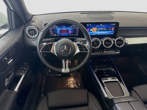Used 2025 Mercedes-Benz GLB 250 image 17