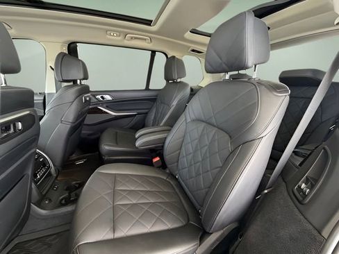Used 2024 BMW X7 xDrive40i w/ Premium Package image 32