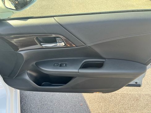 Used 2017 Honda Accord Touring image 20