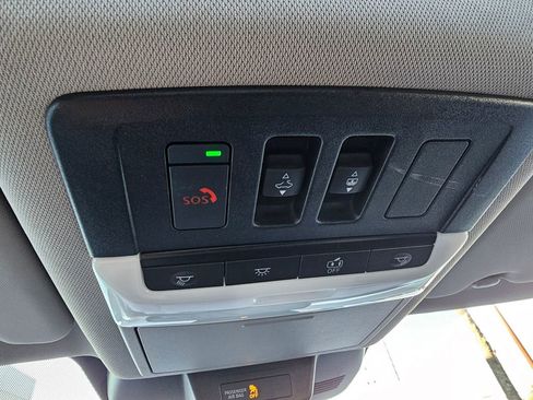 Used 2025 Nissan Rogue SL w/ Tech Package FWD image 29