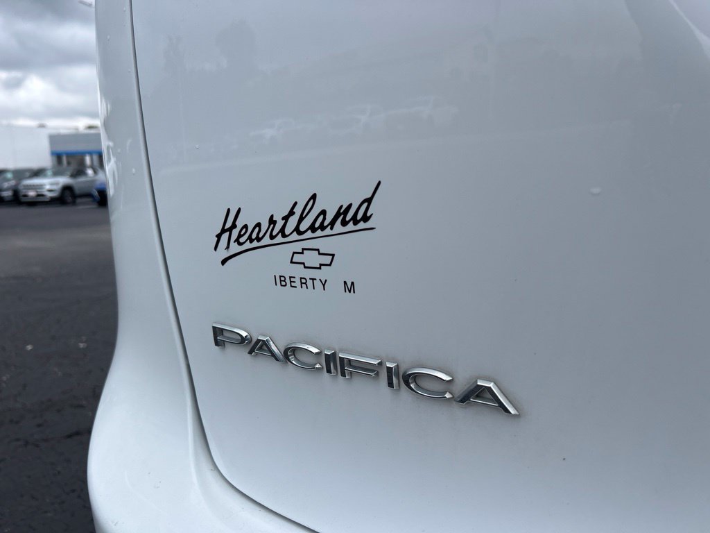 Used 2025 Chrysler Pacifica Select FWD image 12