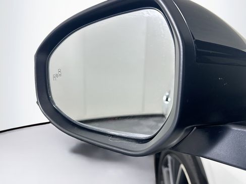 Used 2025 Toyota Prius XLE image 16