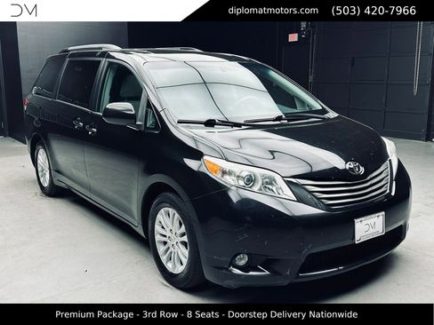 Used 2011 Toyota Sienna XLE w/ Premium Pkg FWD image 9