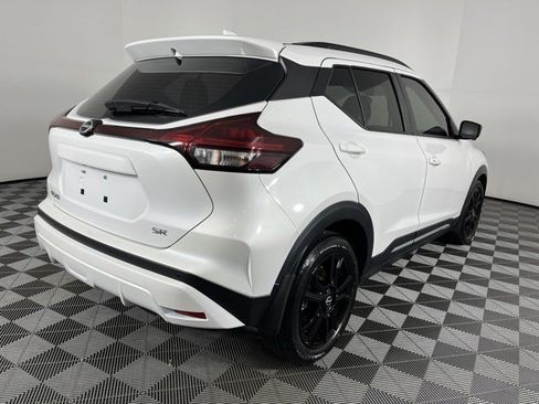Used 2024 Nissan Kicks SR w/ SR Premium Package FWD image 8