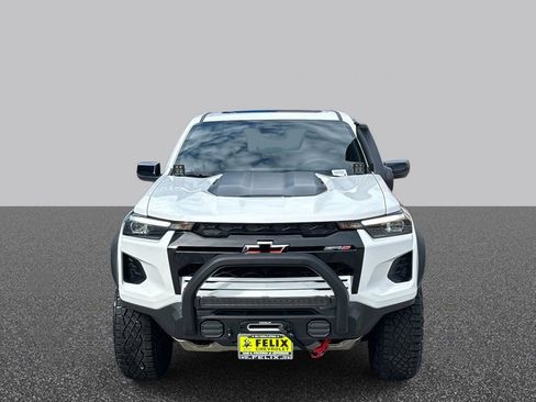 New 2025 Chevrolet Colorado ZR2 w/ Off-Road Front Bumper Package image 2